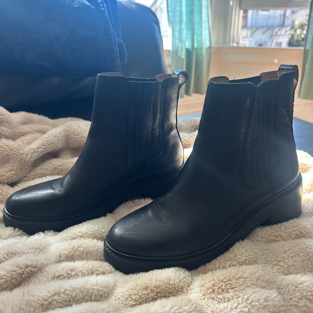 Women’s Black Leather lugsole Chelsea Boots - Classic Ankle Boot